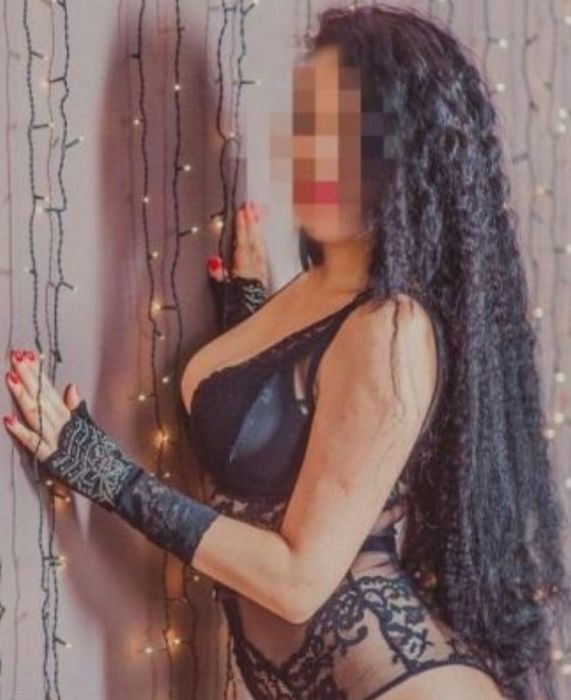 Загадка наслаждения: почему мужчины очарованы, когда куртизанки разливают вино на свое тело? Загадка наслаждения: почему мужчины очарованы, когда куртизанки разливают вино на свое тело?